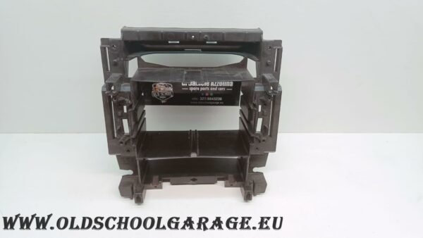 ALLOGGIAMENTO STEREO MERCEDES W 203 C 220 ANNO 2003