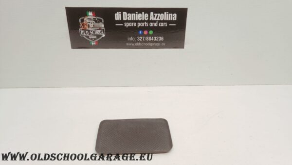 TAPPETINO IN GOMMA PER CONSOLE CENTRALE ALFA ROMEO 147 1.9 JTD ANNO 2002